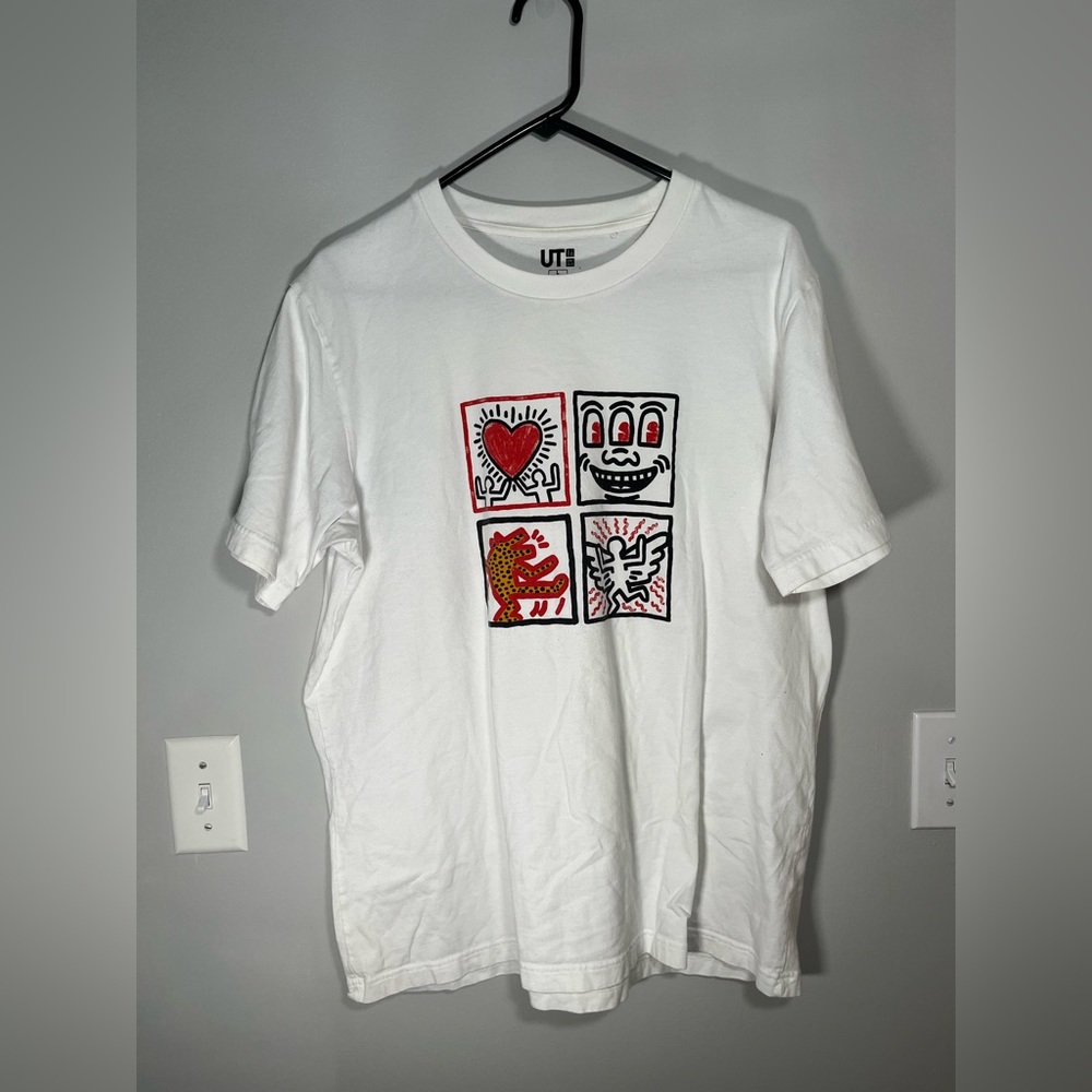 UT brand white graphic t shirt size large